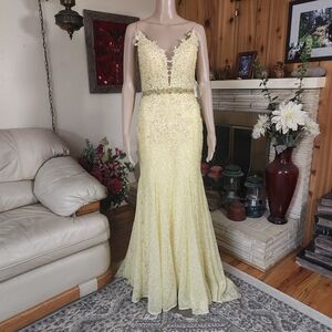 Elegant Yellow Lace Evening Gown with Beaded Waist